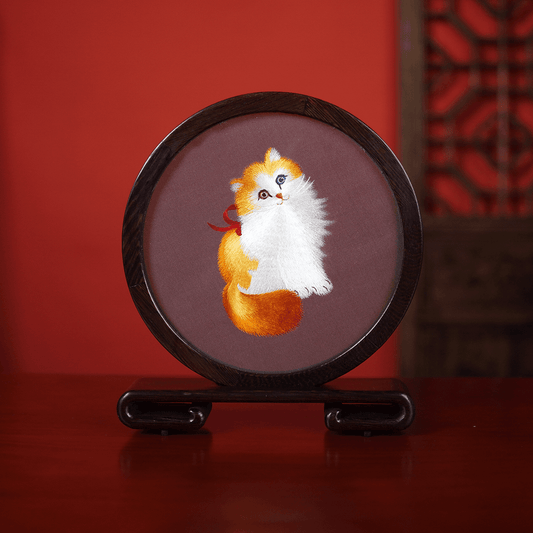 Embroidery Crafts-A kitten with different-colored eyes,Decorative Ornament