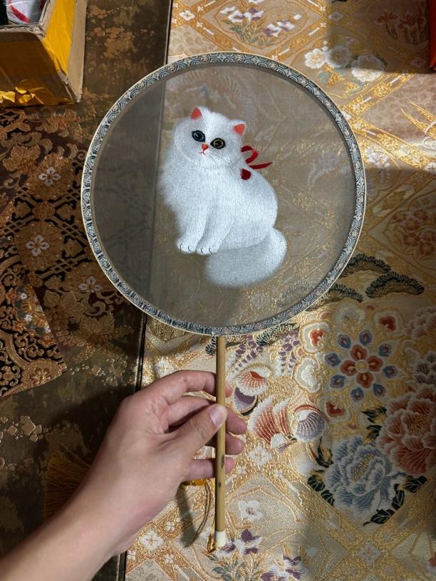 Embroidery Crafts-A White Cat/Chinese Classical Fan/Decorative Ornaments