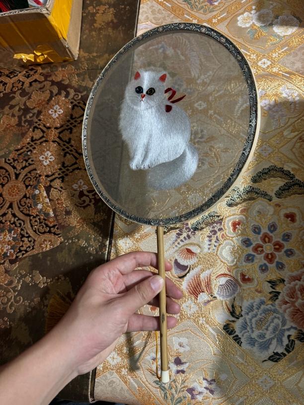 Embroidery Crafts-A White Cat/Chinese Classical Fan/Decorative Ornaments